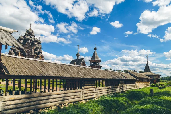 ロシアの古代の木造教会 — ストック写真