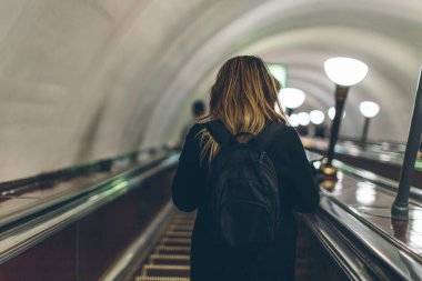 insanlar Avrupa'da metroda