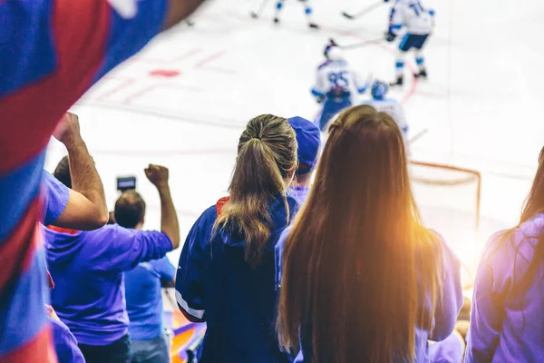 Tifosi sulla partita di hockey — Foto Stock