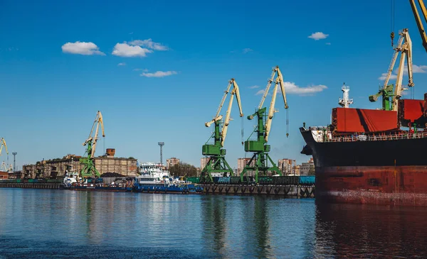 Gru Carico Porto Fluviale — Foto Stock