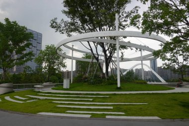 Bir tasarım ve doğa başyapıtı: The Jiaozi Pedestrian Köprüsü, Bu fotoğraf 8 Temmuz 2025 'te, Chengdu, Çin' de çekildi.