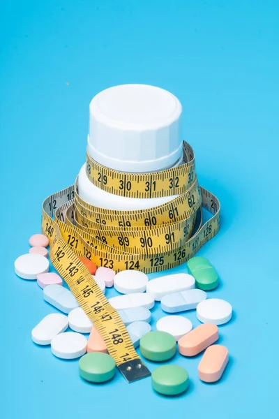 Misura Del Nastro Pillole Uno Sfondo Blu — Foto Stock