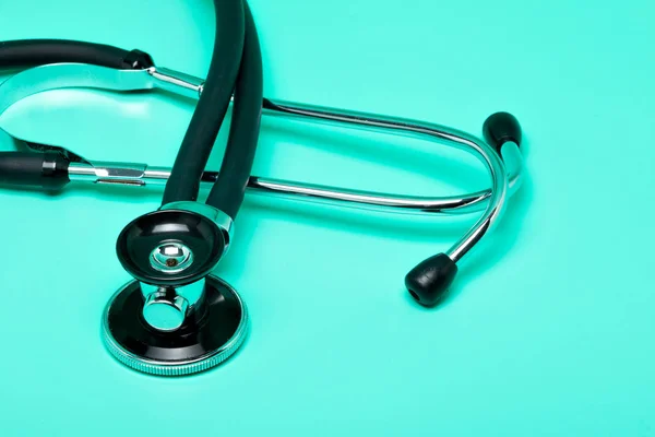 Stethoskop Medizinisches Instrument Auf Hellgrünem Hintergrund — Stockfoto