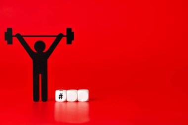 Siyah ağırlık çalışan piktogram kırmızı zemin üzerine beyaz etiketlenmemiş küpleriyle