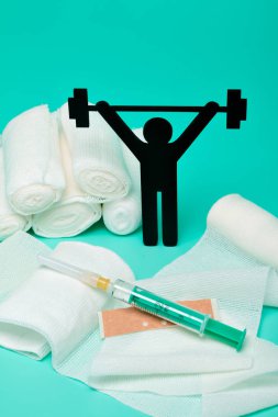 Ağırlık kaldırma piktogram, sıva ve bandaj makas ve beyaz zemin üzerine şırınga ile