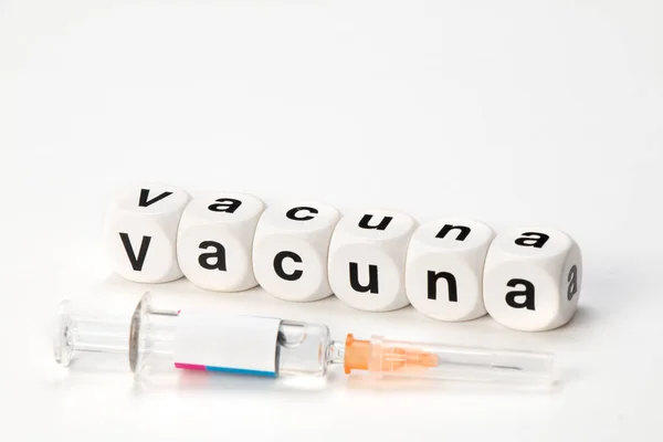 วัคซีน วัคซีนที่เขียนด้วยลูกเต๋า — ภาพถ่ายสต็อก