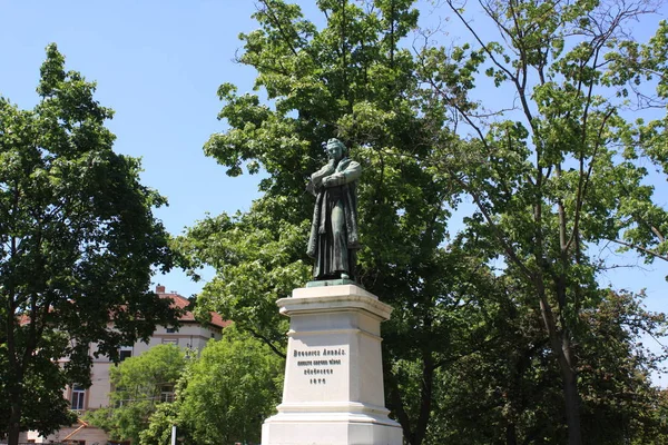 Vue Sur Parc Avec Statue Andras Dugonics Dans Ville Szeged — Photo