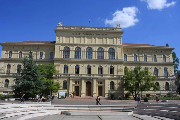 Univerzita Szeged Dugonics Náměstí Szegedu Fontánou Popředí — Stock fotografie