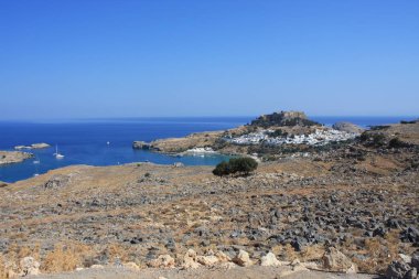 Görünüm Köyü, Körfezi ve Akropolis Lindos (Rhodes, Yunanistan)