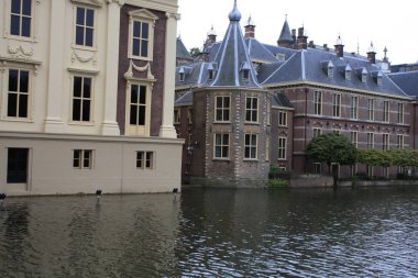 Binnenhof (Hollandaca, kelimenin tam anlamıyla 