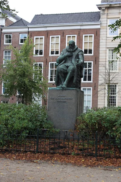 Памятник Йохану Ван Ольденбарневельту Гааге Нидерланды — стоковое фото
