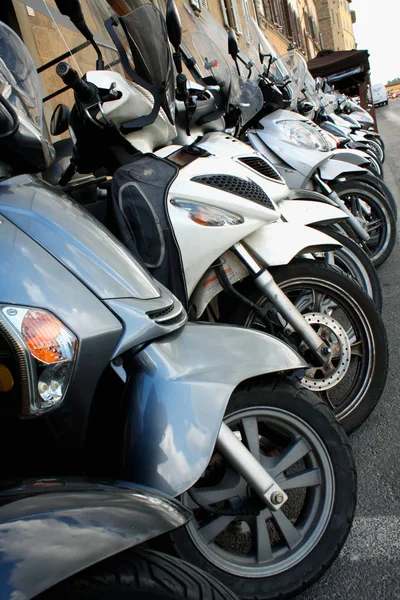 Scooter İtalyan Milano - resmi otopark