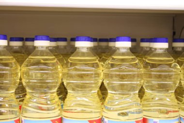 bitkisel yağ şişeleri desen fabrika depo mağaza - görüntü