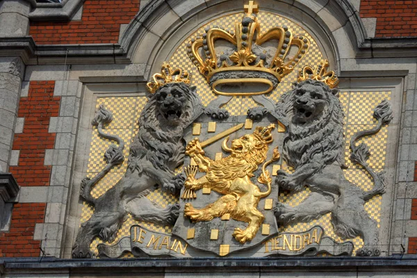 Lions on Amsterdam Central Train Station at sunset, the Netherla — Stock Photo, Image