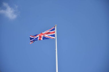 İngiltere bayrak mavi gökyüzü, Union Jack bayrak sallayarak