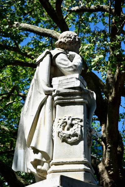 Vysoce dynamický rozsah HDR socha Williama Shakespeara, postavená v 18 — Stock fotografie