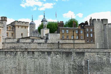 South Bank'ten ünlü Beyaz Kule ve Londra Kulesi