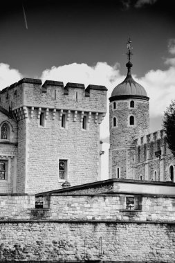 South Bank'ten ünlü Beyaz Kule ve Londra Kulesi