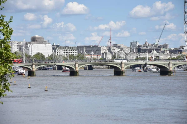 Nehirde Köprüleri Olan Londra Şehri — Stok fotoğraf