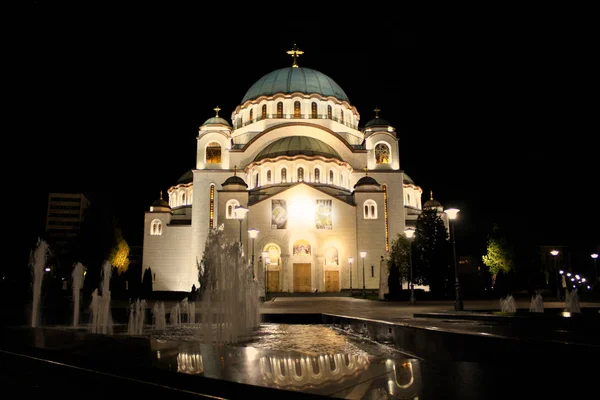 Catedral de Saint Sava à noite, Belgrado, Sérvia — Fotografia de Stock