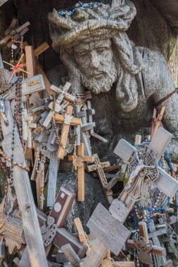 Tepe çarpılar, Kryziu kalnas, hac Kuzey Litvanya'daki ünlü bir site