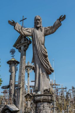 Tepe çarpılar, Kryziu kalnas, hac Kuzey Litvanya'daki ünlü bir site