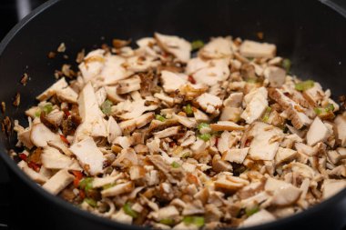 Acı soslu tavuk göğsü fileto.