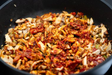 Acı soslu tavuk göğsü fileto.