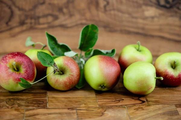 Hamburg 'un yanındaki Eski Topraklarda Elma Hasadı Zamanı