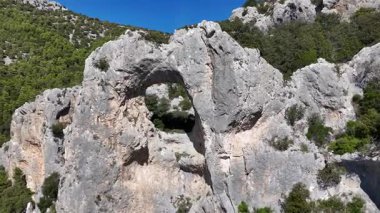 Sa Preta Istampata 'nın hava aracı görüntüleri, Sardinya, İtalya kaya kemeri