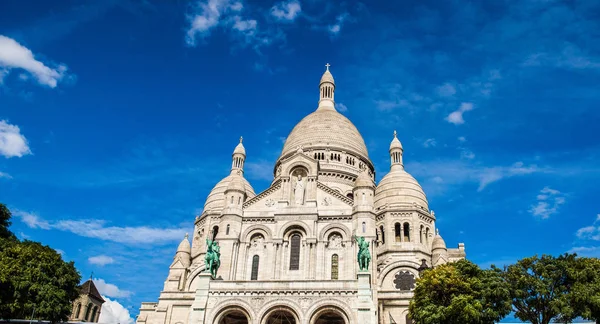 Catedral del Sacre Coeur en Montmartre Hill en París, Francia — Foto de Stock