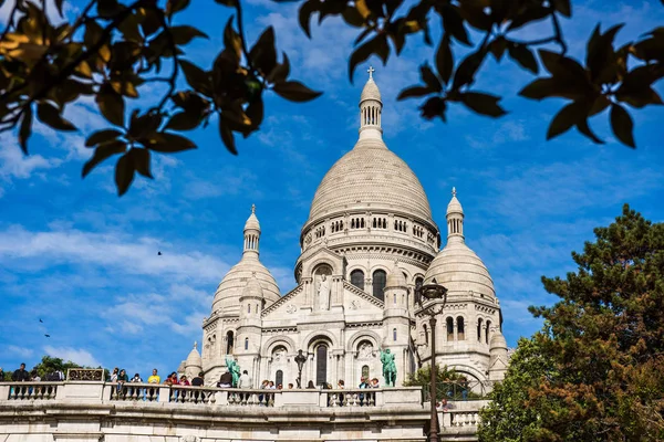Catedral del Sacre Coeur en Montmartre Hill en París, Francia — Foto de Stock