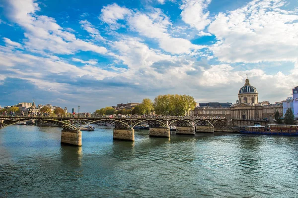 セーヌ川、パリ、フランス - 旅行ヨーロッパ — ストック写真