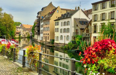 Strasbourg, Alsace, Fransa. Petite France 'ın geleneksel yarı keresteli evleri.