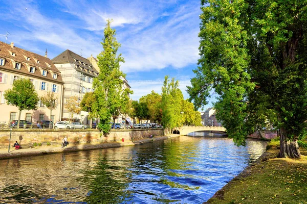 Piccola Francia La Petite France, un quartiere storico della città di Strasburgo nella Francia orientale — Foto Stock