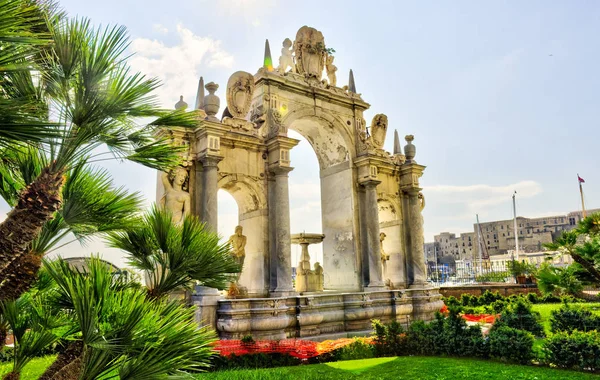 巨人喷泉在那不勒斯， 意大利， 旅行欧洲 免版税图库图片