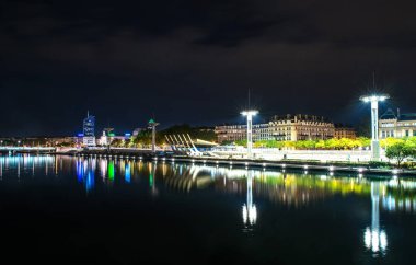 Geceleri, Fransa Lyon rhone Nehri'nin görünümü