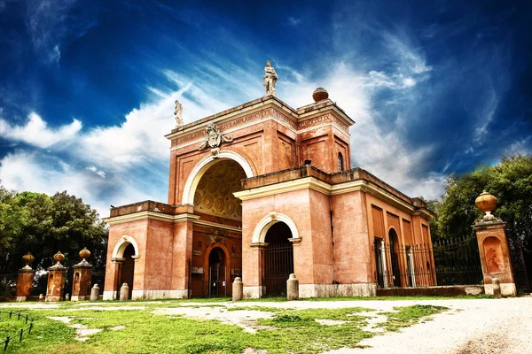 Cavallo dei Quattro Venti Arco, ingresso al parco di Villa Doria Pamphili Foto Stock Royalty Free