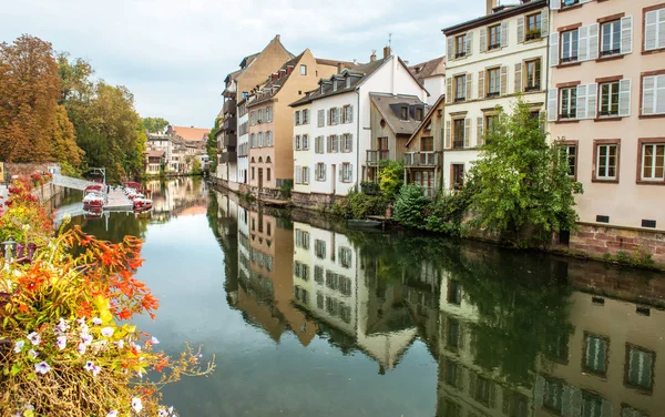 Malá Francie La Petite France, historického města Štrasburku ve východní Francii — Stock fotografie