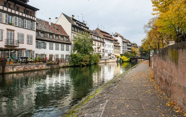 Malá Francie La Petite France, historického města Štrasburku ve východní Francii — Stock fotografie
