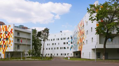 Ramenskoye, Moskova Region, Rusya Federasyonu - 13 Mayıs 2018: Annelik bölgesel merkezi ve çocukluk. Bölge Hastanesi Kampüsü bölgesinde bölgesel Perinatal merkezinin yeni binasının görünümü.
