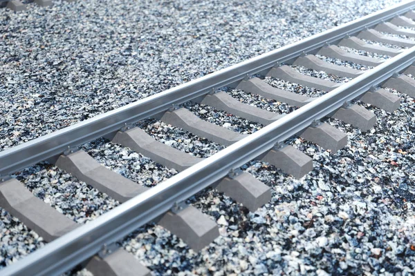 Ferrocarril o ferrocarril, ferrocarril de acero para trenes. Viajes en ferrocarril, turismo ferroviario. Concepto de transporte. Ilustración 3D —  Fotos de Stock