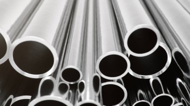 Sanayi iş üretim ve ağır Metalurji Sanayi ürünleri, çok parlak çelik borular, iş üretim kavramı, 3d çizim imalat sanayi arka plan