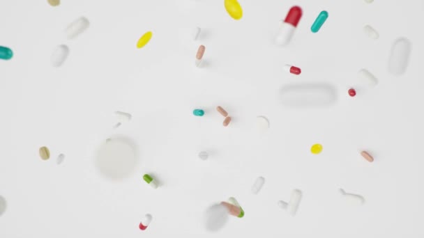 Animation Zeitlupe fallende Pillen. Bunte Kapseln und Tabletten: Antibiotika, Vitamine, Nahrungsergänzungsmittel. Produkt aus der Apotheke. Pharmaunternehmen, Industrie, 3D Animation — Stockvideo