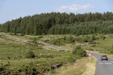 İki köprü Dartmoor Milli Parkı, Devon, İngiltere, İngiltere'de yakın açık yol