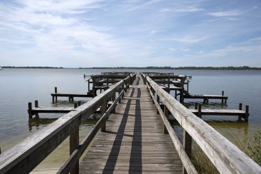 Mount Dora Florida ABD - Ekim 2016 - ahşap iskele Gölü Dora dışarı uzanır