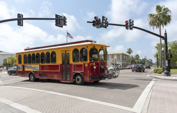 Dunedin Florida Trolebús Con Portabicicletas Parte Delantera Main Street Dunedin — Foto de Stock