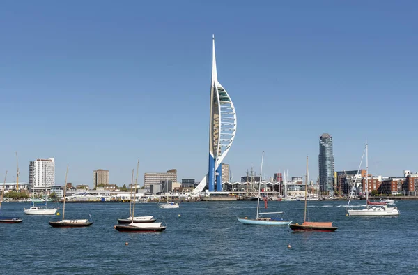 Nábřeží Portsmouth Zobrazené Hrudník Přístav Gosport Hampshire Velká Británie — Stock fotografie