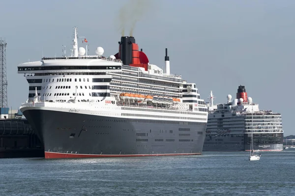 Southampton Water Southern England 2018 Queen Mary Alongside Terminal Passing — Stock Photo, Image