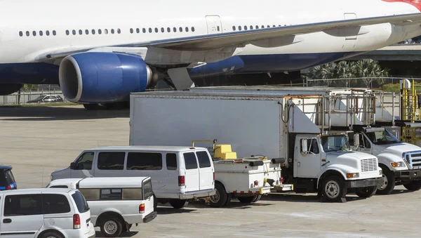 Côté Piste Jet Passagers Avec Des Camions Restauration Nettoyage — Photo